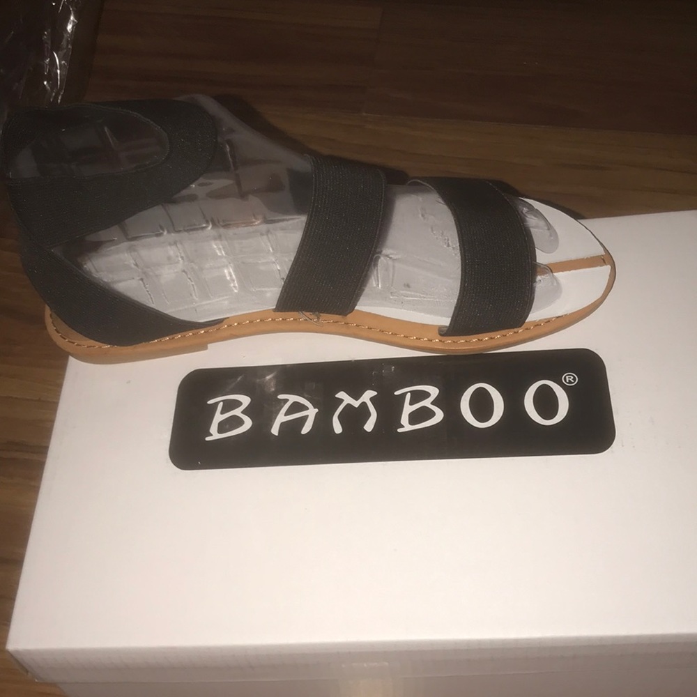 Black elastic band sandals size 7